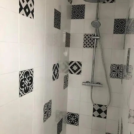 Дом отдыха Maison Charmante En Centre-ville De Valognes, Pour 10 Pers Валонь