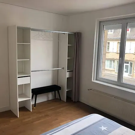 Maison Charmante En Centre-ville De Valognes, Pour 10 Pers Валонь