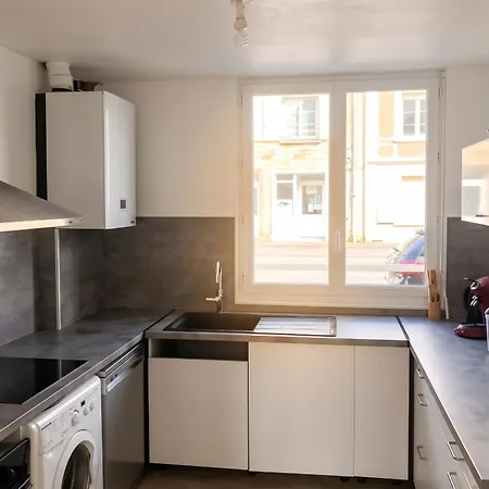 Сasa de vacaciones Maison Charmante En Centre-ville De Valognes, Pour 10 Pers *