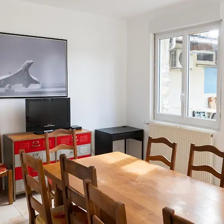 Maison Charmante En Centre-ville De Valognes, Pour 10 Pers Valognes