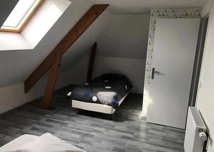 Holiday home Maison Charmante En Centre-ville De Valognes, Pour 10 Pers