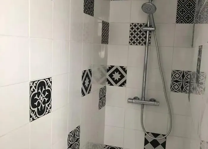 Holiday home Maison Charmante En Centre-ville De Valognes, Pour 10 Pers Valognes