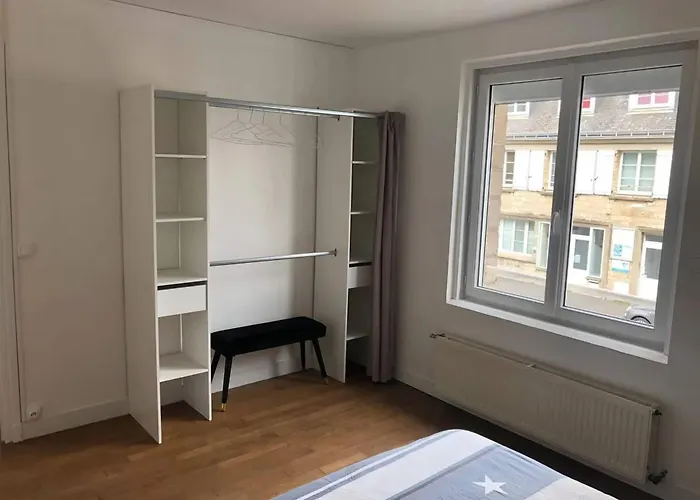 Maison Charmante En Centre-ville De Valognes, Pour 10 Pers Valognes