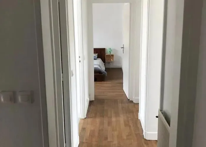 Maison Charmante En Centre-ville De Valognes, Pour 10 Pers Holiday home