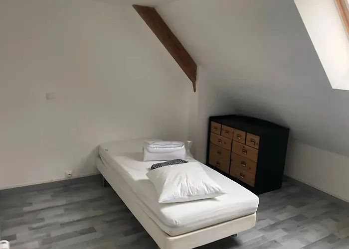 Holiday home Maison Charmante En Centre-ville De Valognes, Pour 10 Pers *