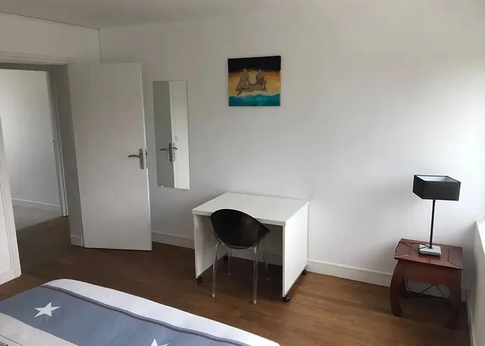 Maison Charmante En Centre-ville De Valognes, Pour 10 Pers Holiday home Valognes